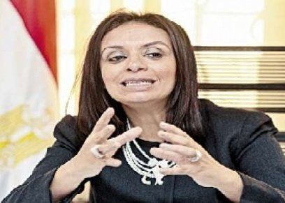 قصة "فتاة الشيراتون".. لماذا سارت شبه عارية بكيس حلوى؟