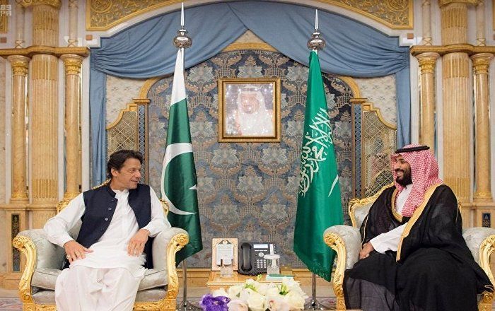 بعد لقائه الملك سلمان وولي العهد... عمران خان يخرج عن صمته ويتحدث عن "حرب اليمن" (فيديو)