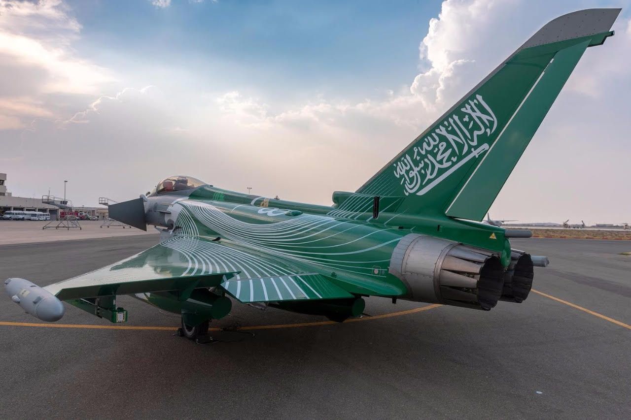 السعودية | القوات الجوية الملكية السعودية تشارك في اليوم الوطني 88 بعروض جوية في عدد من مناطق المملكة