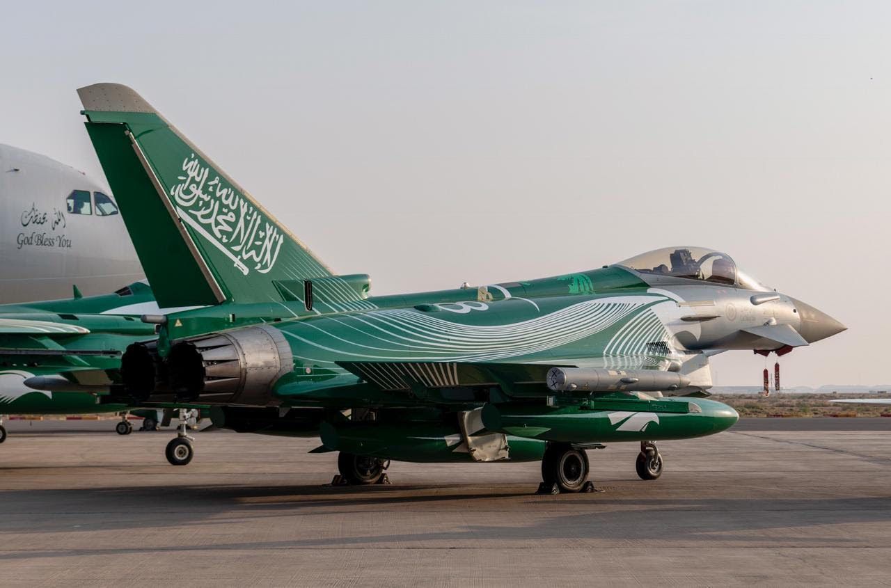 السعودية | القوات الجوية الملكية السعودية تشارك في اليوم الوطني 88 بعروض جوية في عدد من مناطق المملكة