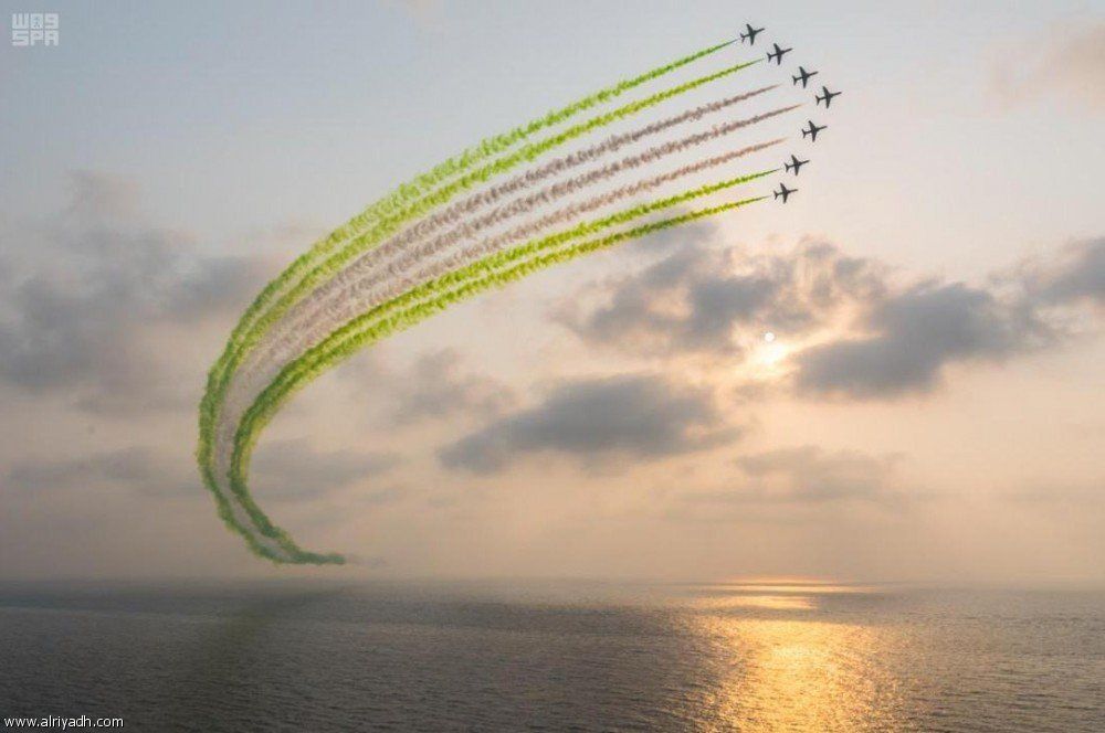 السعودية | القوات الجوية تنفذ عروضاً جوية في سماء جدة احتفالاً باليوم الوطني 88