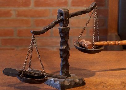 محكمة تقضي بإعدام زوجة المسؤول إبراهيم الغصن وشريكها قتلا