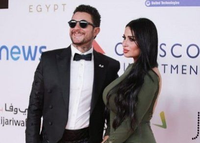 بالصور| بفستان قصير.. زوجة أحمد الفيشاوي تخطف الأنظار في "الإسكندرية السينمائي"
