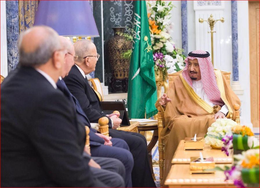 صور.. خادم الحرمين يستقبل وزير العدل لتبادل الخبرات القانونية بين مصر والمملكة