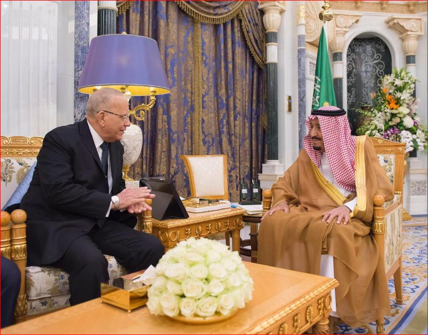 صور.. خادم الحرمين يستقبل وزير العدل لتبادل الخبرات القانونية بين مصر والمملكة