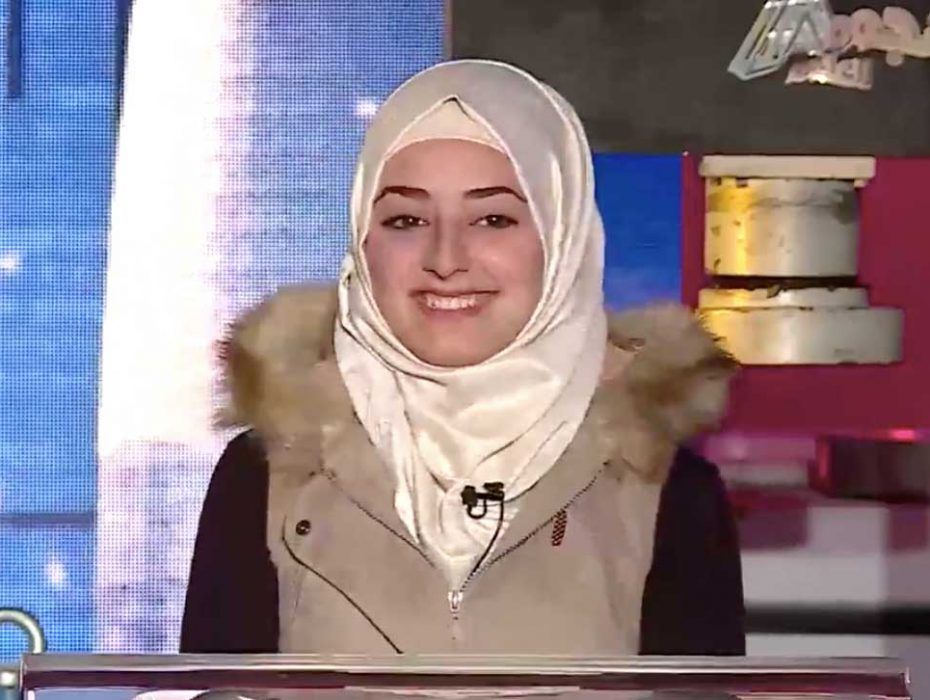 شاهد.. شابة سورية تتعرض للسخرية بعد تقديمها مشروعا لفرز النفايات في برنامج “نجوم العلوم”