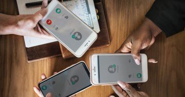 باحثون يحذرون من التعرض للموجات الإلكترومغناطيسية المنبعثة من الهواتف