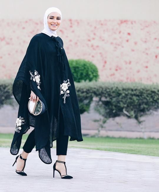 استلهمي إطلالاتك بالعبايات من الفاشينيستا المحجبات