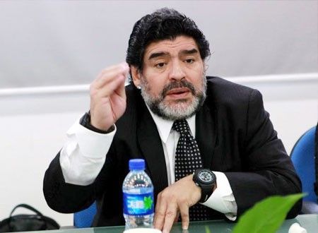 مخرج إيطالي يكشف أسرار دييجو مارادونا: لم يكن يمتلك ثمن قميص.. وأصيب بداء إلتهام الطعام طول الوقت