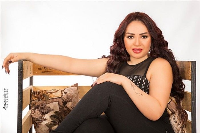 فنانة مصرية تفاجئ متابعيها بانفصالها عن زوجها.. وطريقة إعلانها صادمة