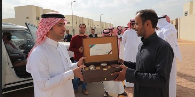 تسلموا منازلهم بالتزامن مع زيارة الملك.. أهالي إسكان عنيزة يروون تفاصيل اللحظات الخاصة
