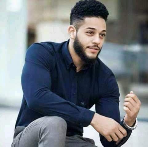 اعتذار الشاب السوداني صاحب القميص الكحلي الذي تتسبب في عدد من حالات الطلاق.!