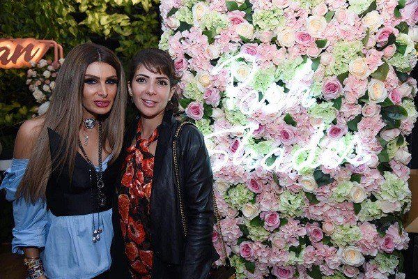 منى زكي تظهر للمرة الأولى مع ابنتها بعد أن أصبحت شابة فاتنة