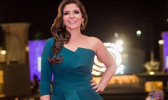 منى زكي تظهر للمرة الأولى مع ابنتها بعد أن أصبحت شابة فاتنة