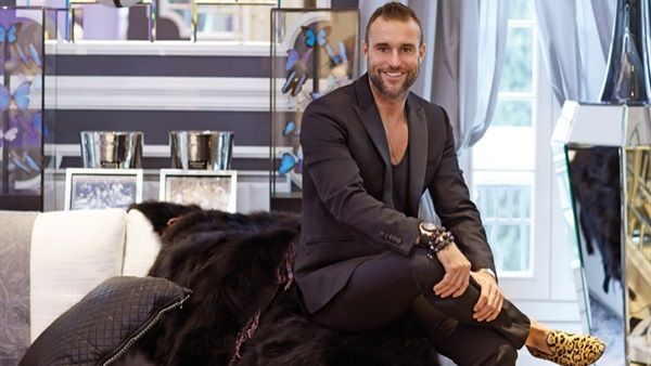 رياضة | فيليب بلين "Philipp Plein" مصمم قميص "بلاي بوي" الذي ارتداه محمد صلاح