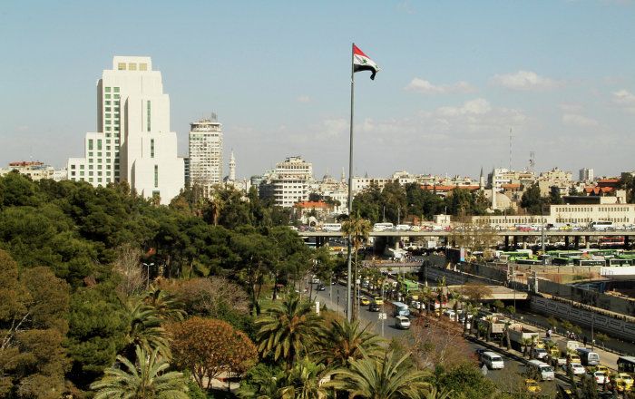 ما وراء ارتفاع سعر الدولار في سوريا... هل يتجه للاستقرار