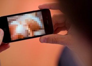 "سارة" تطلب الخلع: "بيصورني عريانة وبيطلع لايف من أوضة النوم على فيسبوك"