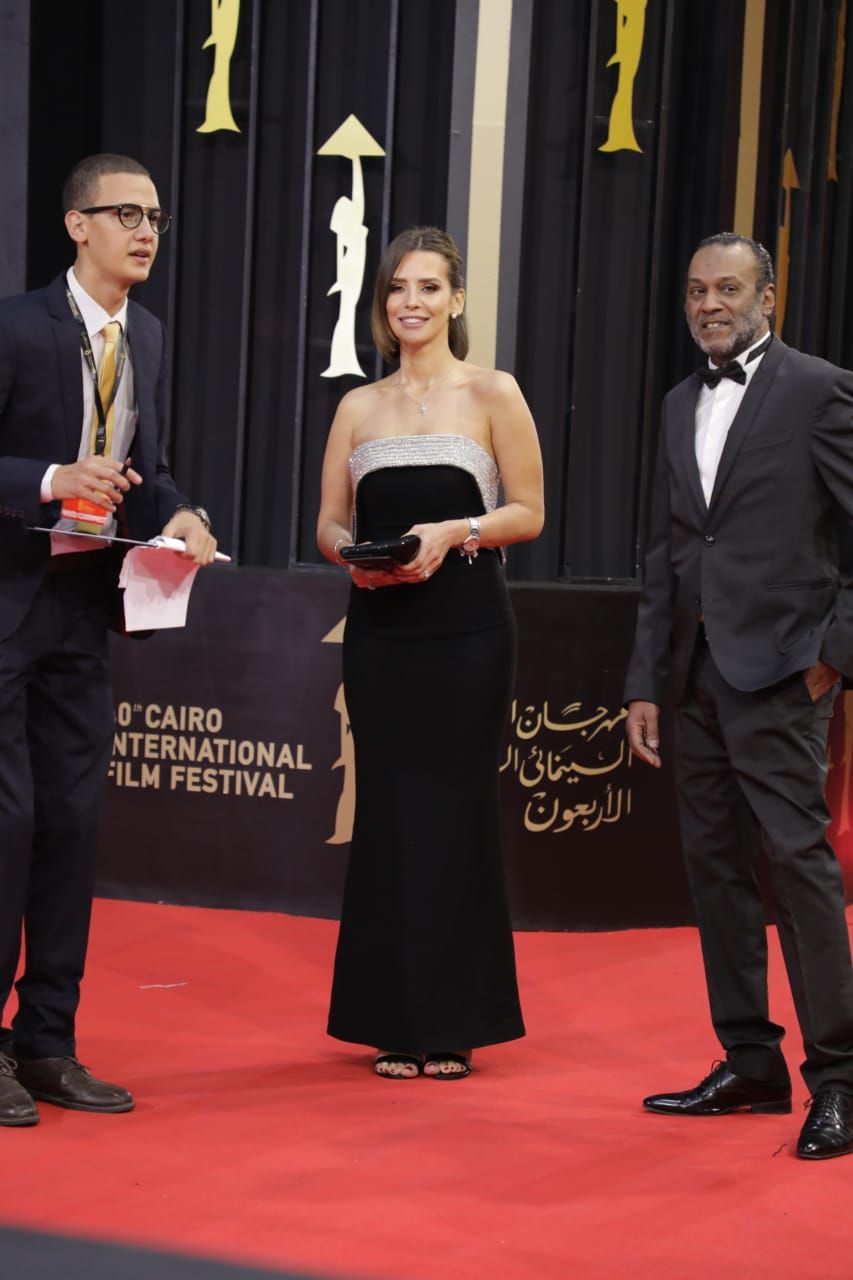 تعرف علي ما فاتك من مهرجان القاهرة.. بوس وفساتين أخر دلع - صور و فيديو