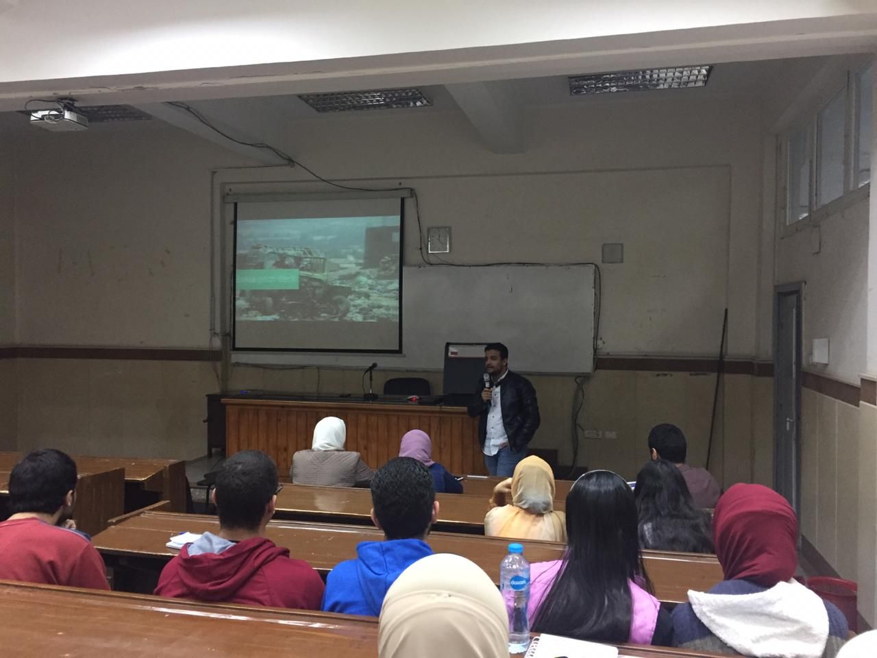 بيكيا تسعرض قصة نجاحها داخل جامعة القاهرة .. بدل مخلفاتك بسلع أساسية