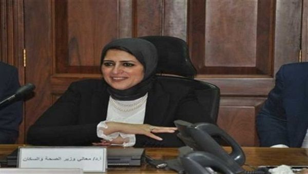 أخبار مصر | طلاب "العلوم الطبية" بجامعة بني سويف ينذرون وزيرة الصحة على يد محضر