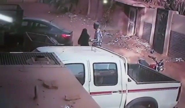 مذيعة شهيرة تتعرض للنهب والتحرش من قبل مغتصب فتاة المنشية….