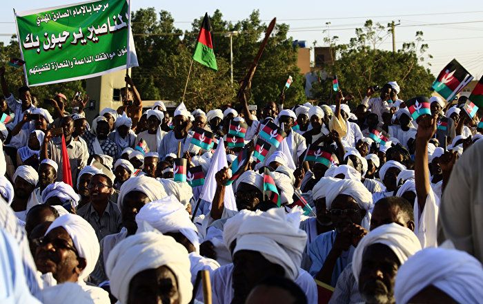 احتجاجات السودان... متظاهرون يغلقون أطول شارع في الخرطوم