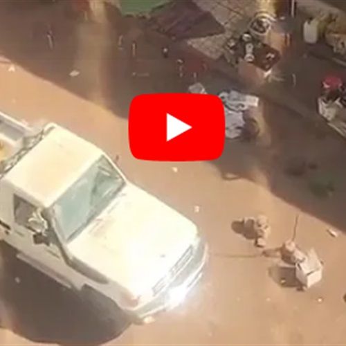 لحظة اعتقال أطباء من أمام مستشفي الخرطوم (فيديو)