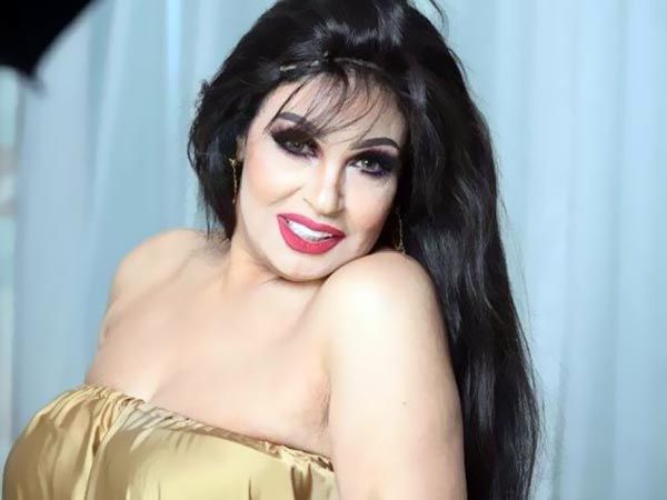 بالصور.. فيفي عبده تشعل حفل رأس السنة بفستان رقص "غريب"