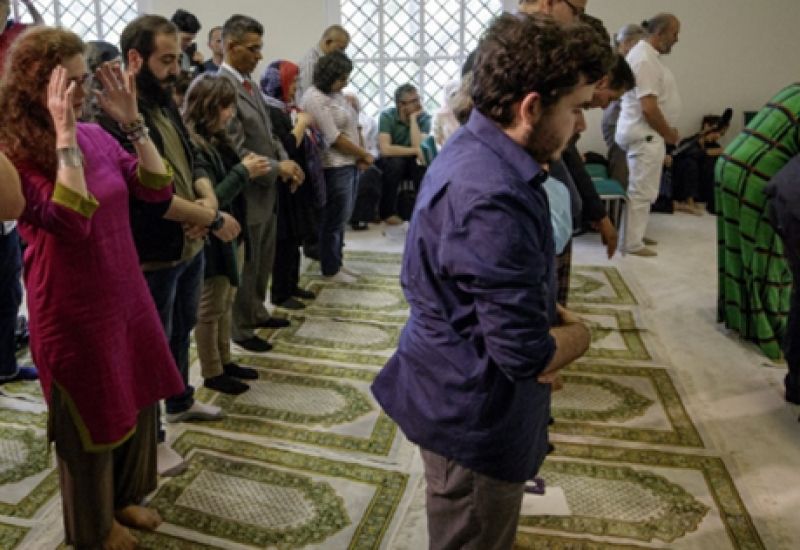 مسجد فاطمة ليبرالي مختلط في باريس : ولا كلمة