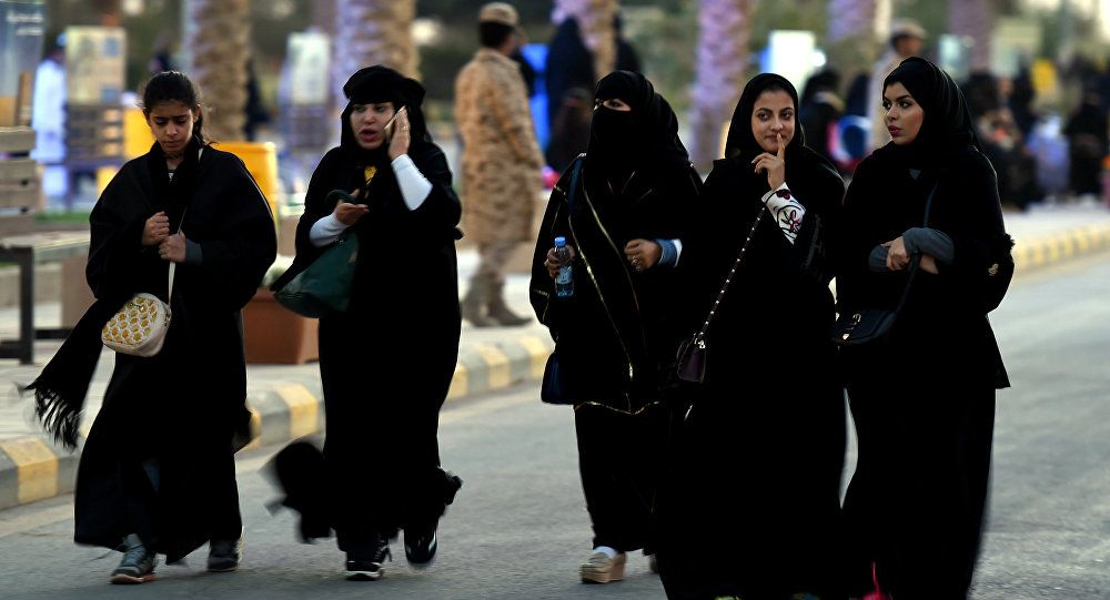 رهف القنون تعيد سجال "الولاية" في السعودية إلى السطح