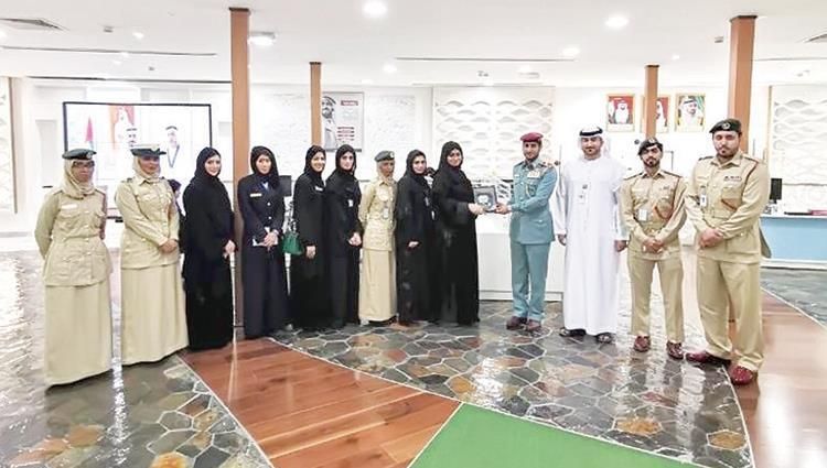 شرطة دبي تطلع على تجربة مركز الابتكار في "الداخلية"