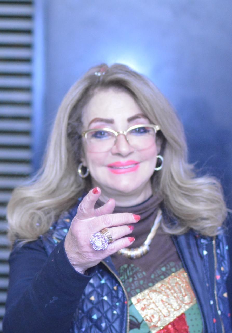 سهير رمزي وشهيرة تخلعن الحجاب وتظهرن بشعر اصفر!