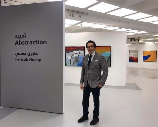السفير السعودي ونجوم الدبلوماسية والمجتمع في معرض فاروق حسني