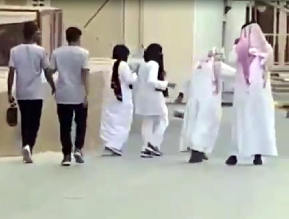«صحة القنفذة» تحقق في فيديو «المسّن المراهق»