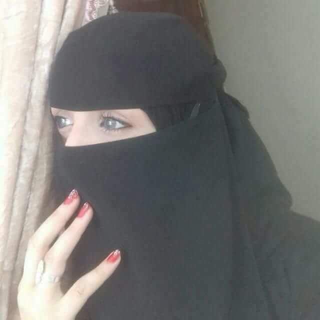 أجمل فتاة يمنية حسناء مشهورة تظهر بملابس مثيرة للغاية تبين من خلالها مفاتن جسمها وتفجر موجة غضب في مواقع التواصل.. (صور + فيديو)