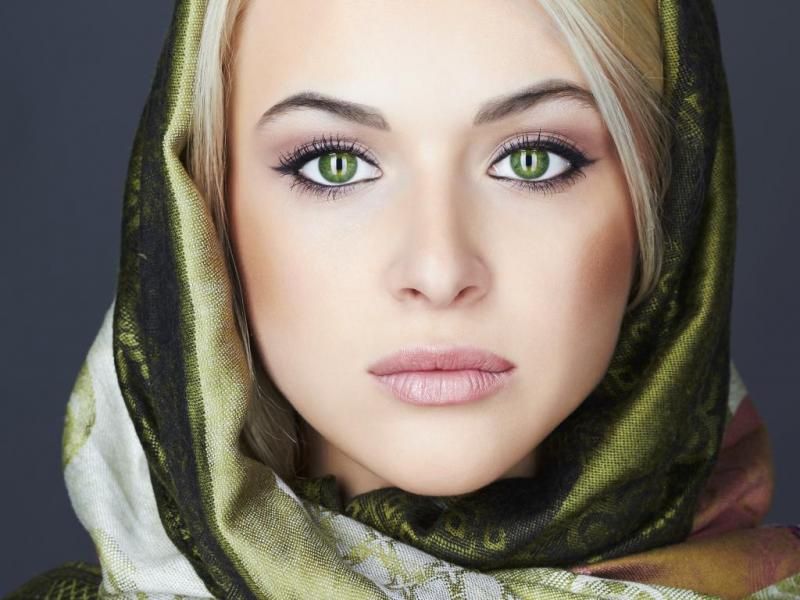 مكياج عيون ناعم لصاحبات العيون الخضراء