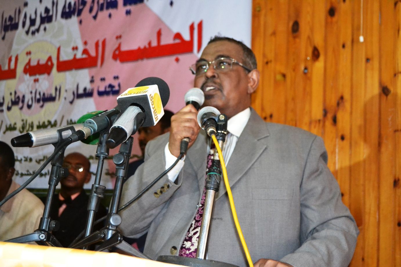 رئيس الوزراء الجديد "طاهر إيلا" رجل متواضع والنجاح حليفه