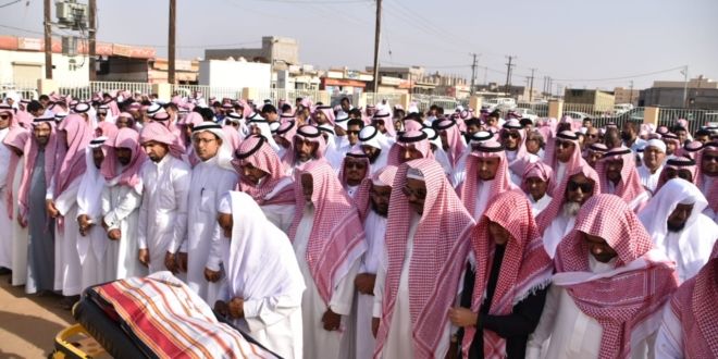 مشاهد مؤثرة من تشييع جثمان نجل مدير صحة جازان