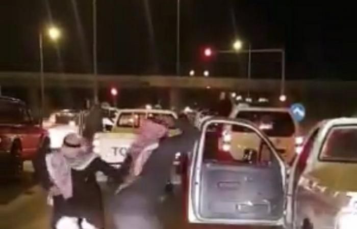 مرور عنيزة يضبط 2 من الشباب الراقصين ويلاحق بقية المتورطين