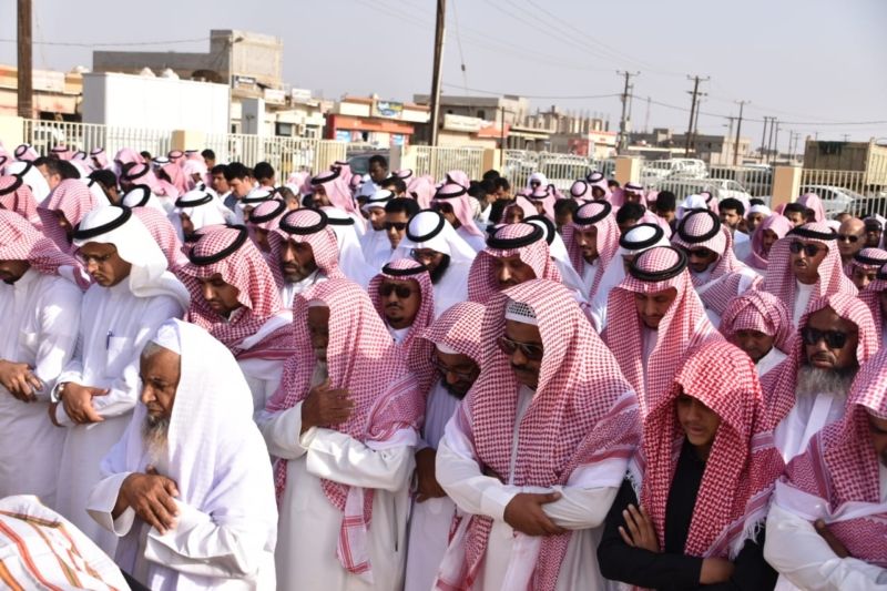 مشاهد مؤثرة من تشييع جثمان نجل مدير صحة جازان