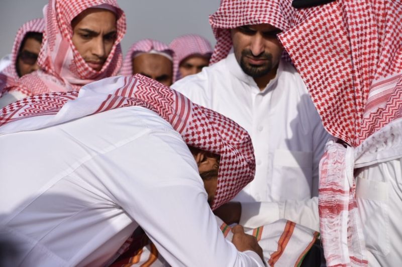 مشاهد مؤثرة من تشييع جثمان نجل مدير صحة جازان