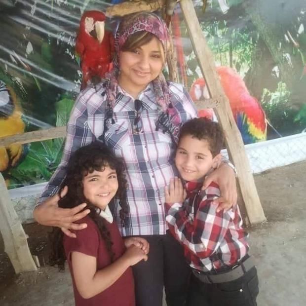 نشطاء يردون على دينا أنور بـ"صور قديمة" بعد تصريحها "الأغنياء أكثر شرفا من الفقراء اللي ماتوا"