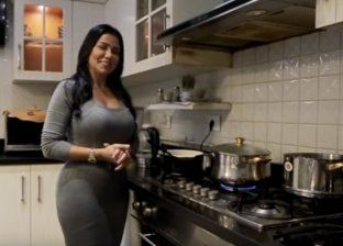 بالفيديو| رانيا يوسف من داخل المطبخ: "ست بيت شاطرة لو عندي مزاج"