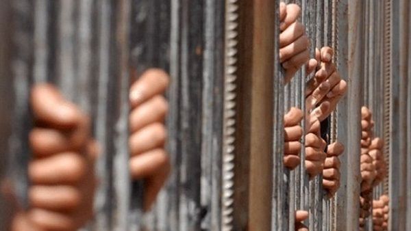 مصر | النيابة تأمر بحبس 8 متهمين بالنصب على المواطنين في عين شمس