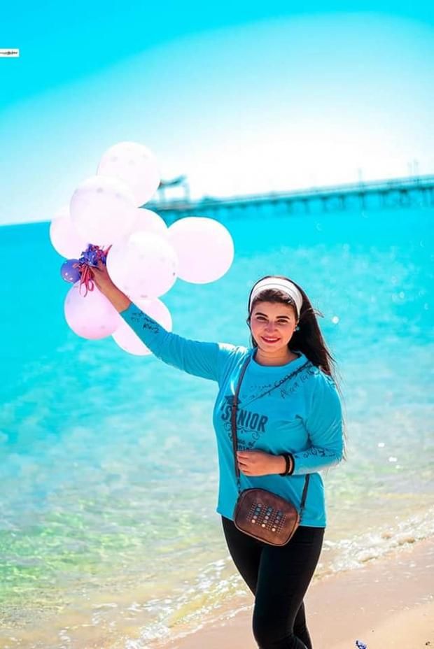 الكواليس بالصور| "أحلى كلية دي ولا إيه؟".. فتيات تجارة الزقازيق قمرات "فيس بوك"