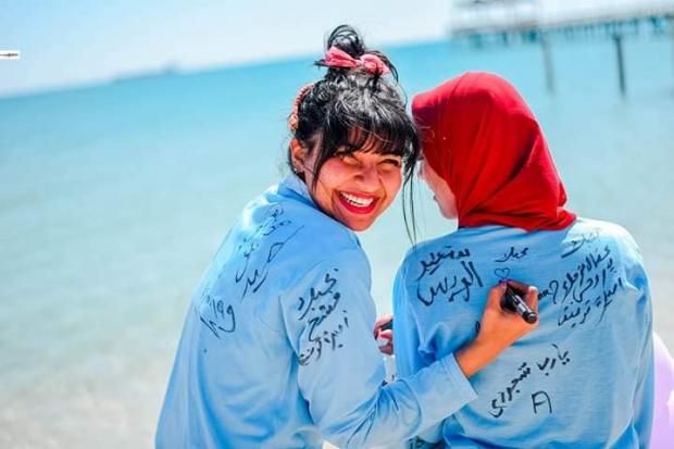 الكواليس بالصور| "أحلى كلية دي ولا إيه؟".. فتيات تجارة الزقازيق قمرات "فيس بوك"