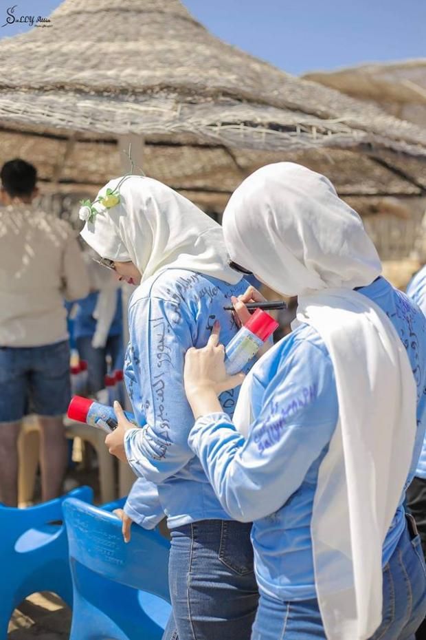 الكواليس بالصور| "أحلى كلية دي ولا إيه؟".. فتيات تجارة الزقازيق قمرات "فيس بوك"