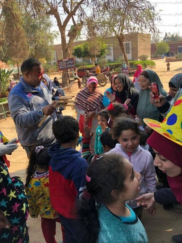"الأم الروشة".. هدية "شادي" للأمهات في عيدهن: "ادعم والدتك بكومنت"