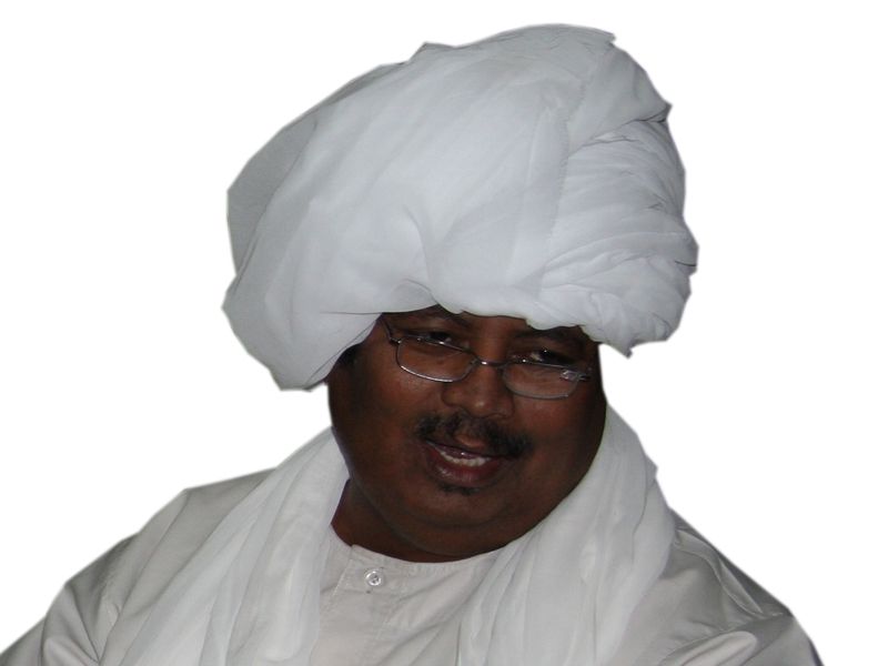 شاعرة الثورة السودانية ترد على حسين خوجلي بقصيدة قوية