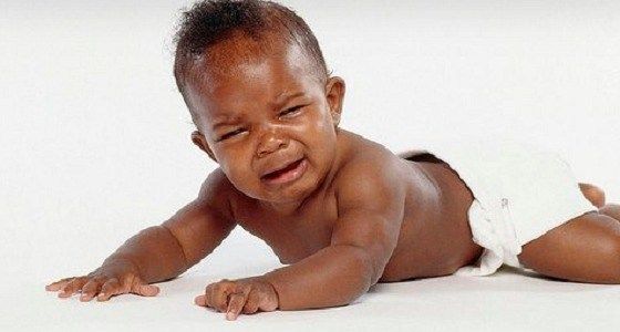بعد انجابها طفل بشرته داكنة..فتاة تتهم زوجها بشرب الكثير من القهوة